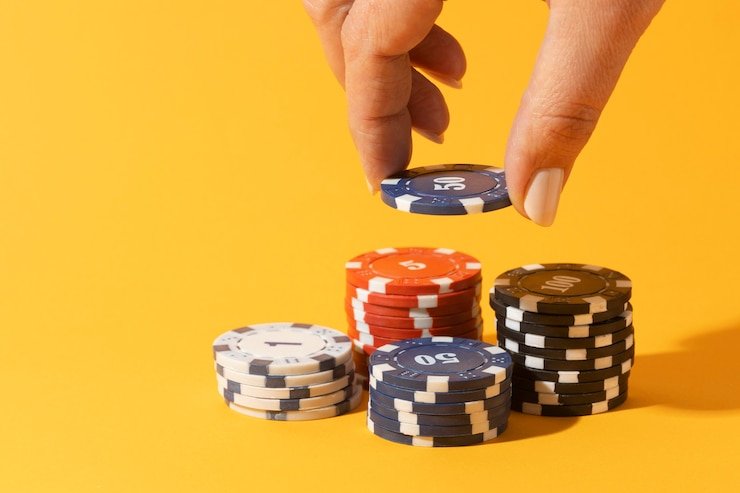 AduQ table interface showing betting rounds and pot accumulation